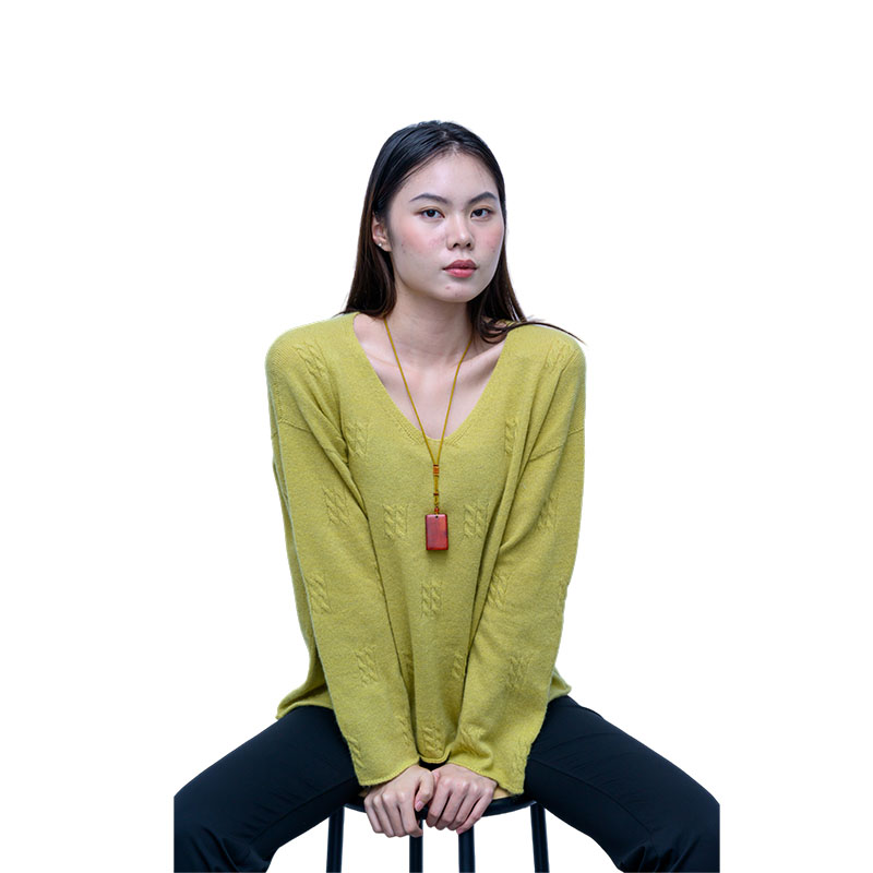 Seamless V-neck Pullover