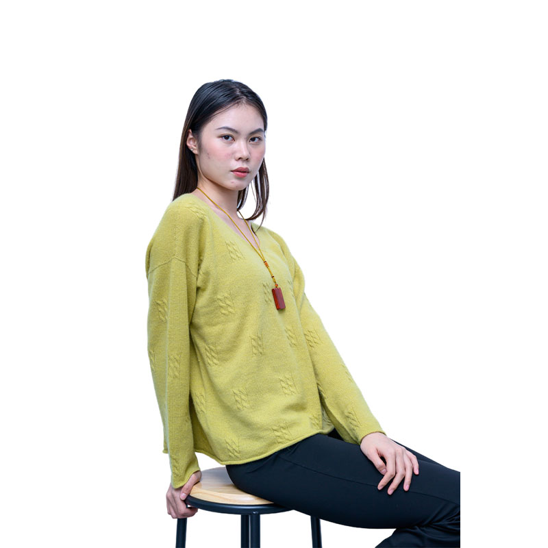 Seamless V-neck Pullover